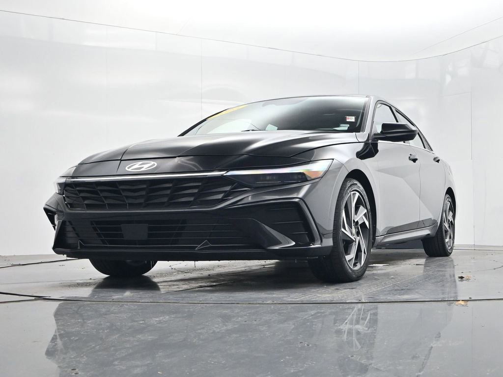 Used 2025 Hyundai Elantra SEL image 34