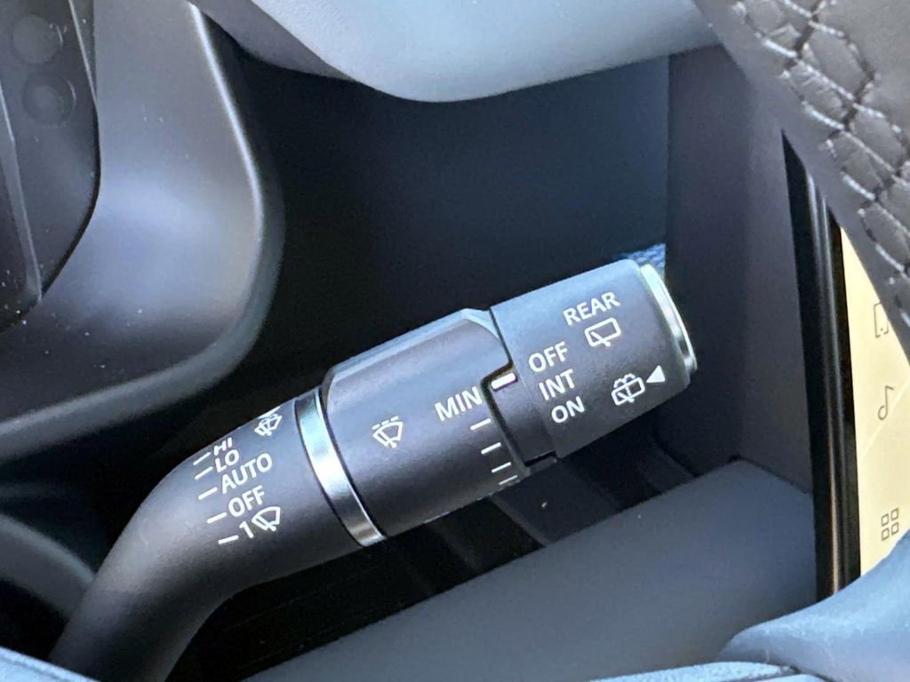 New 2026 Land Rover Defender 130 X-Dynamic SE image 30