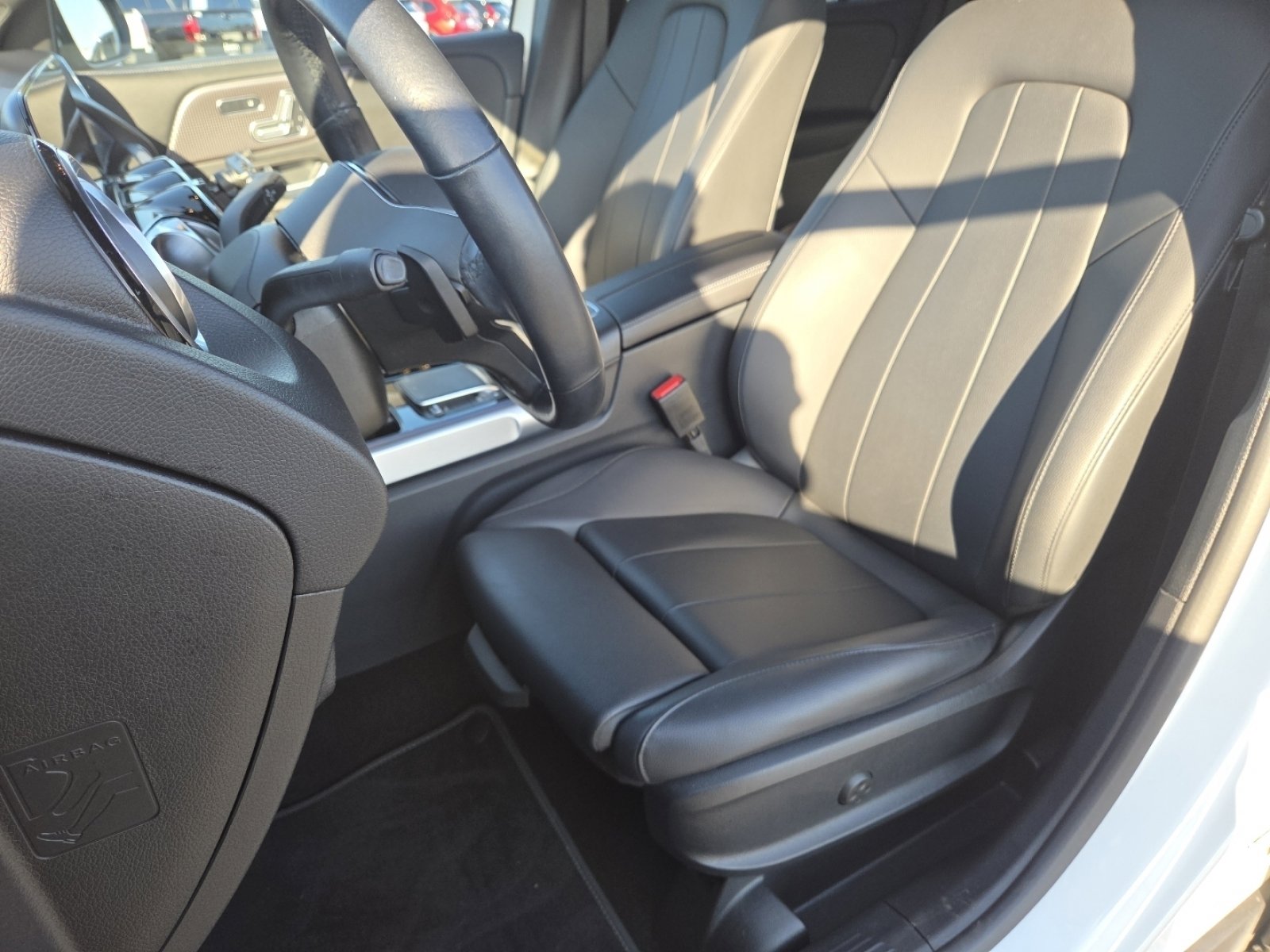 Used 2022 Mercedes-Benz GLB 250 4MATIC image 28