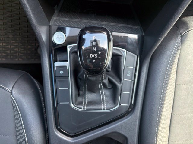 Used 2023 Volkswagen Taos SE w/ Panoramic Sunroof Package FWD image 25