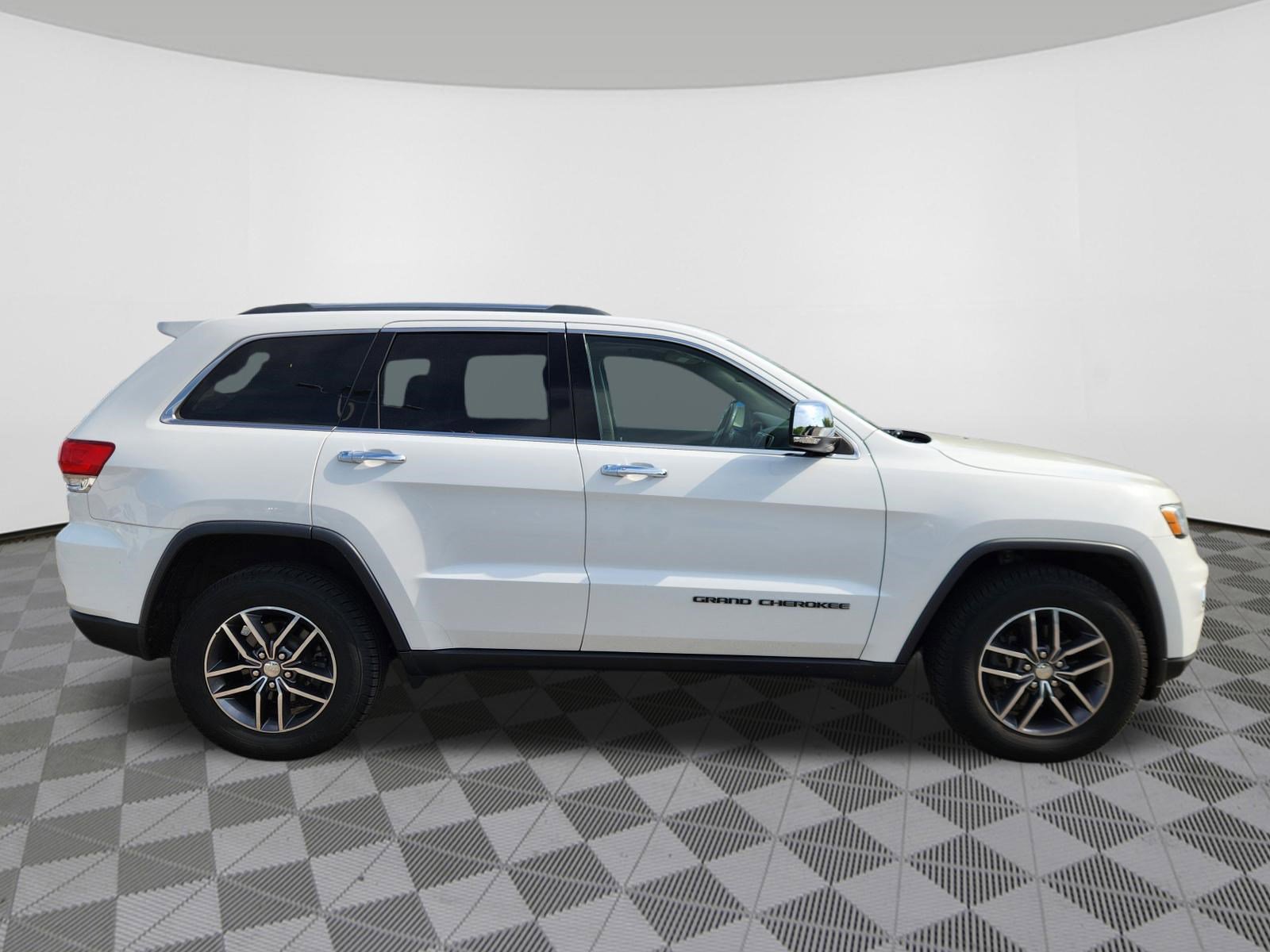 Used 2018 Jeep Grand Cherokee Limited AWD/4WD image 6