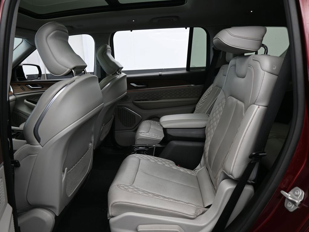 Used 2023 Jeep Grand Cherokee L Summit w/ Luxury Tech Group V image 38