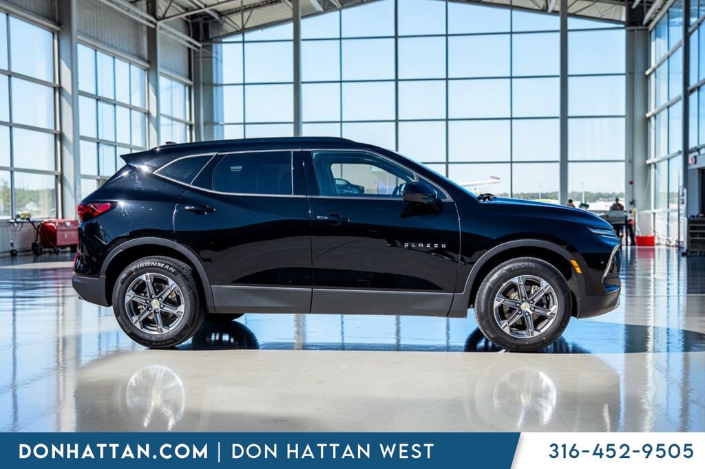Used 2024 Chevrolet Blazer LT w/ Convenience Package FWD image 31