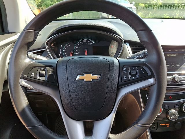 Used 2019 Chevrolet Trax LT w/ LT Convenience Package FWD image 18