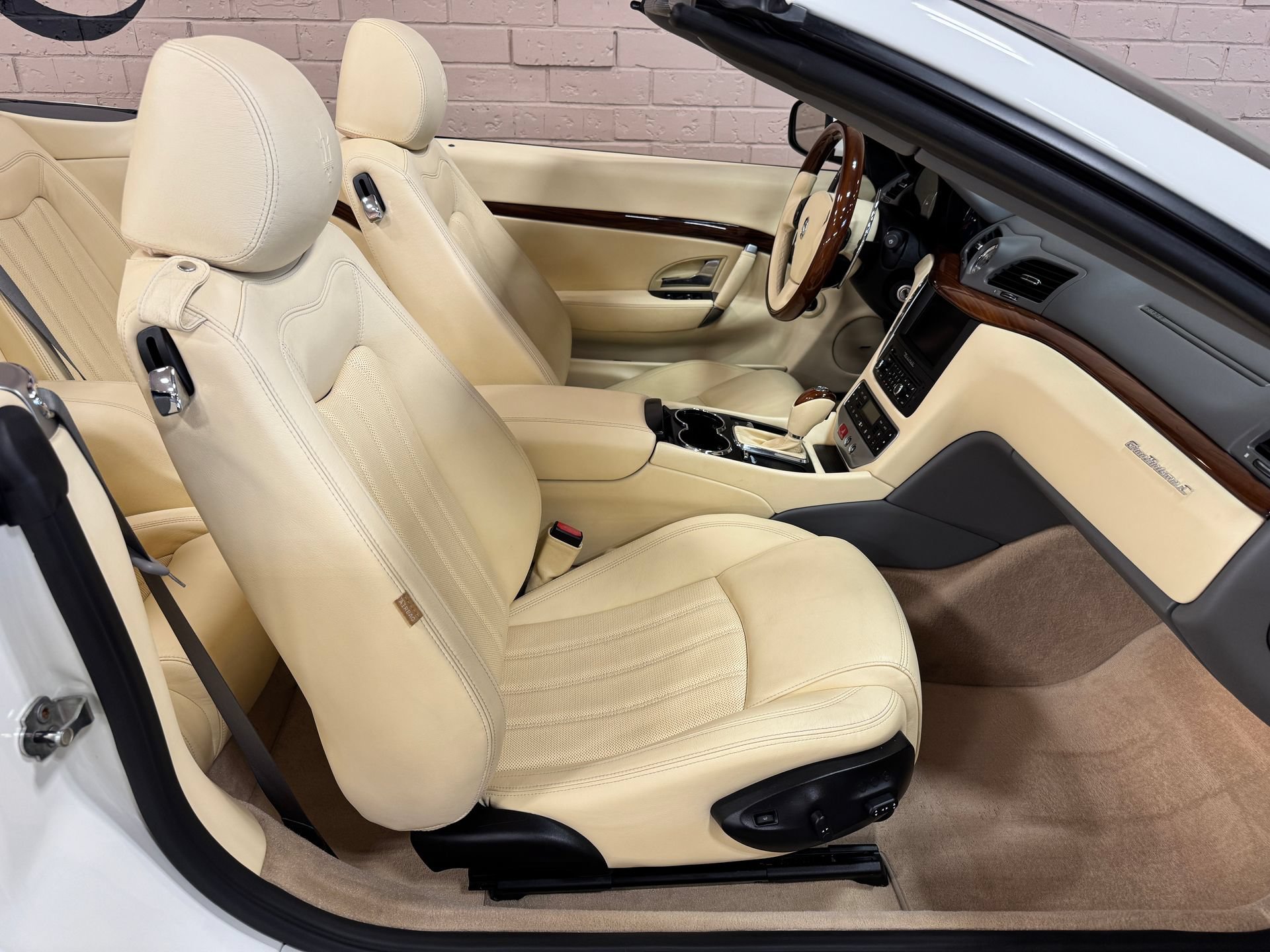 Used 2011 Maserati GranTurismo Convertible RWD image 57