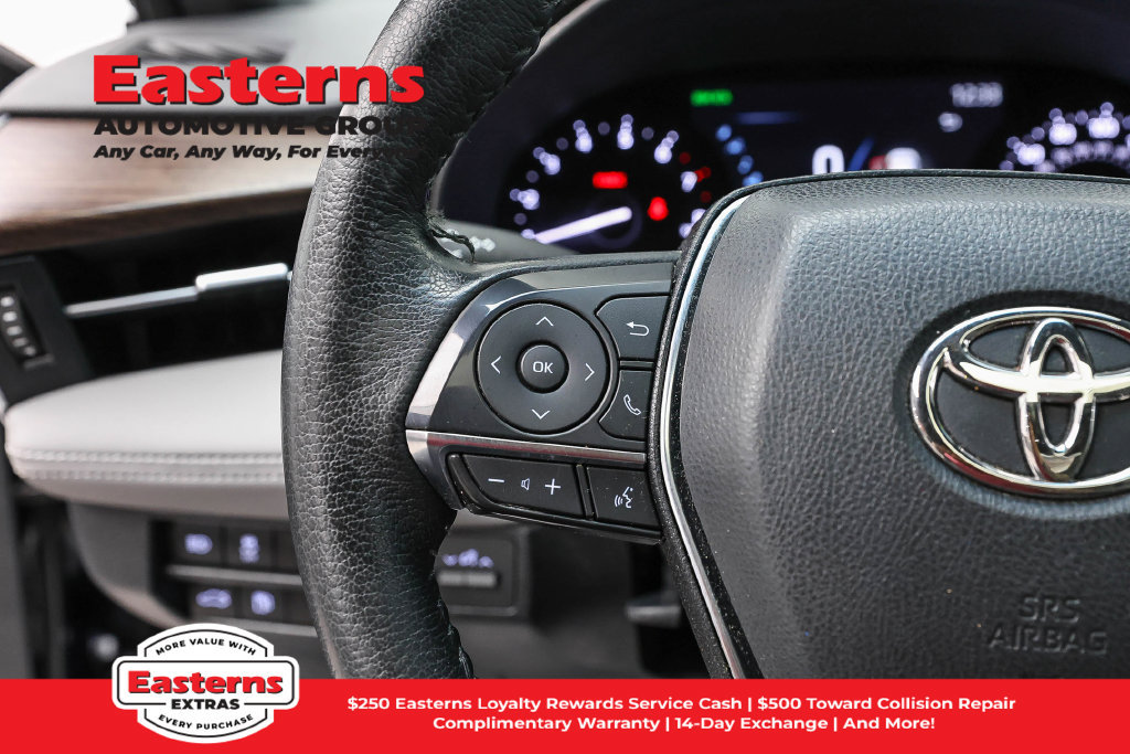 Used 2022 Toyota Avalon XLE w/ Moonroof Package FWD image 16