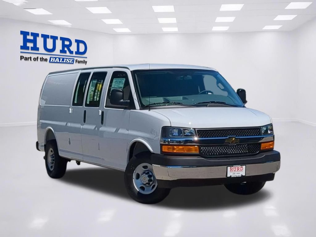 New 2026 Chevrolet Express 2500 Extended w/ Chrome Appearance Package