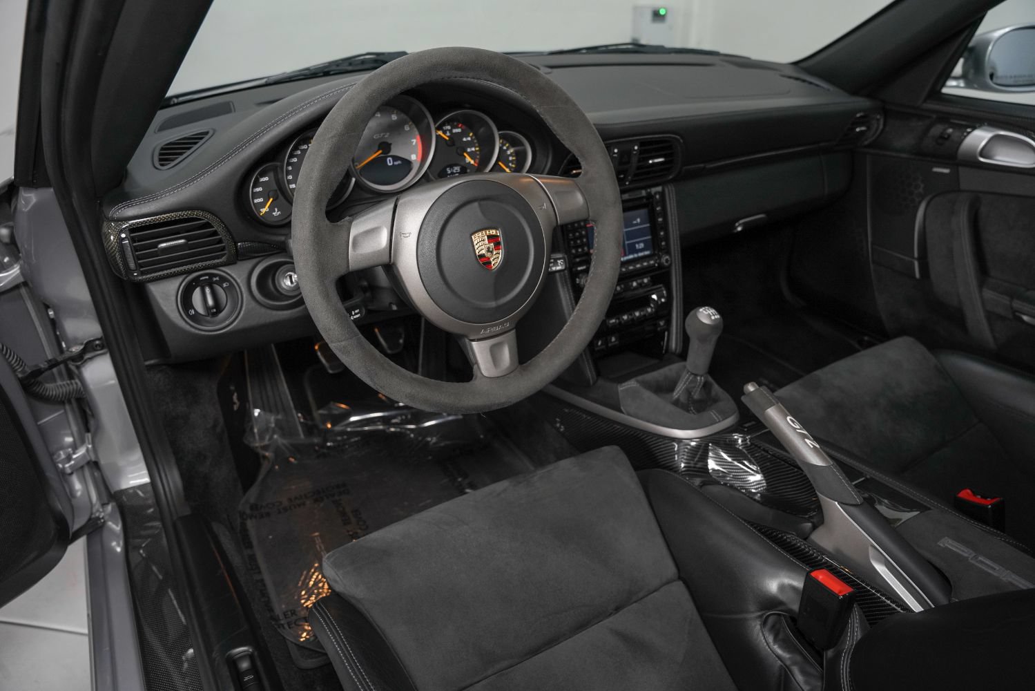 Used 2008 Porsche 911 GT2 RWD image 10