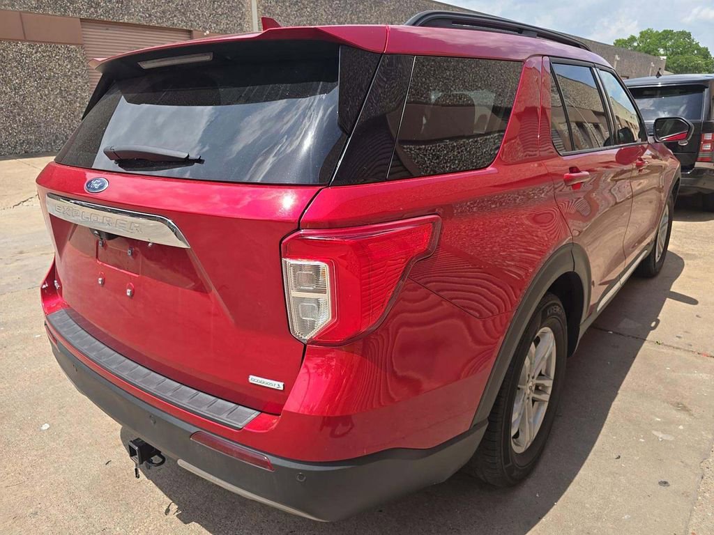 Used 2020 Ford Explorer XLT w/ Equipment Group 202A RWD image 4