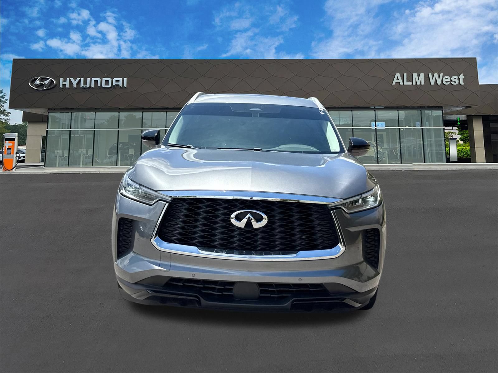 Used 2024 INFINITI QX60 Luxe w/ Cargo Package FWD image 2