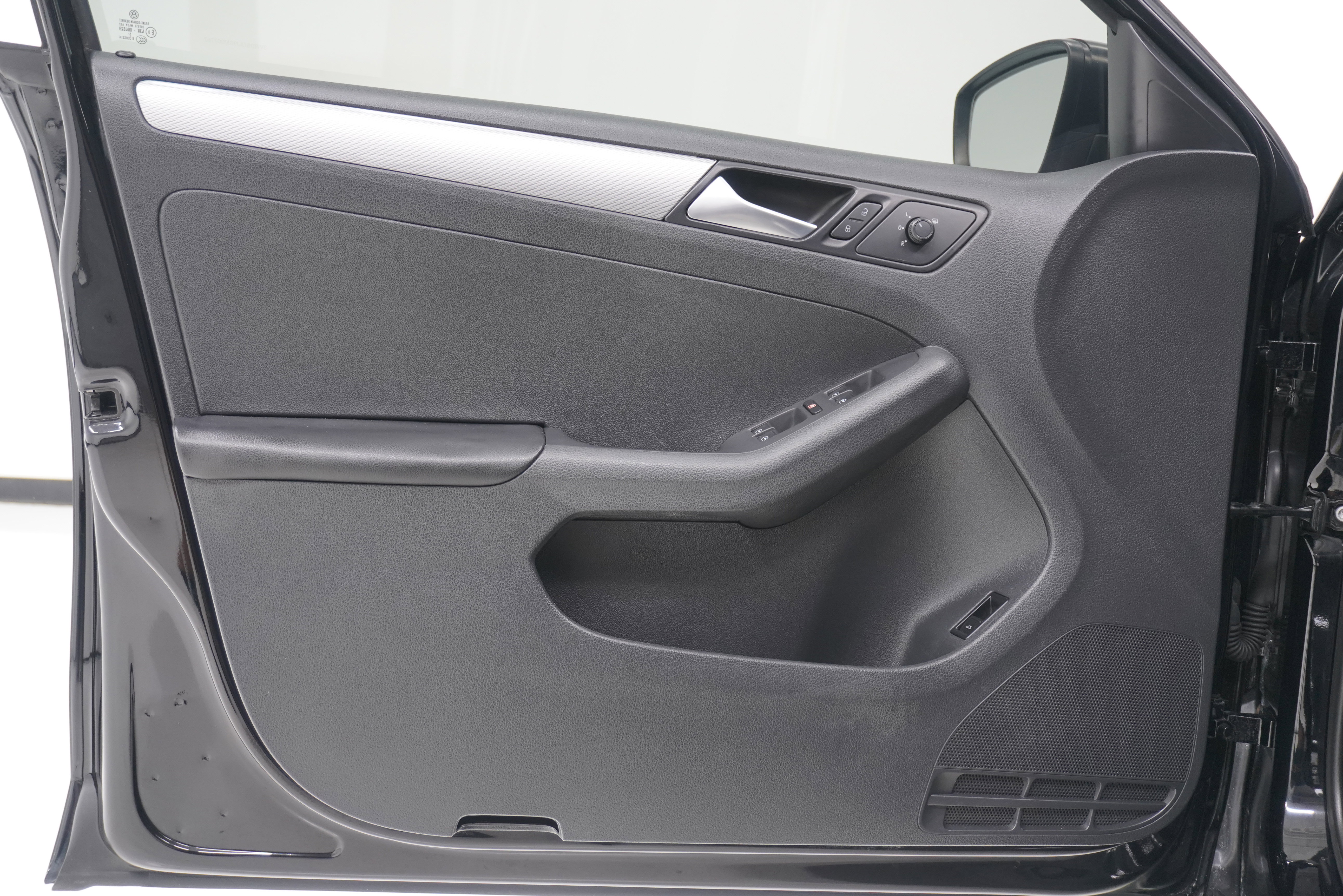 Used 2016 Volkswagen Jetta SE FWD image 14