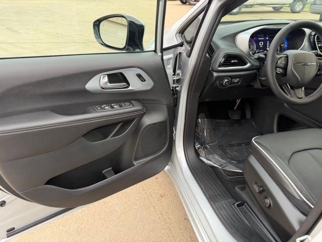 New 2026 Chrysler Pacifica Limited w/ S Appearance Package FWD image 14