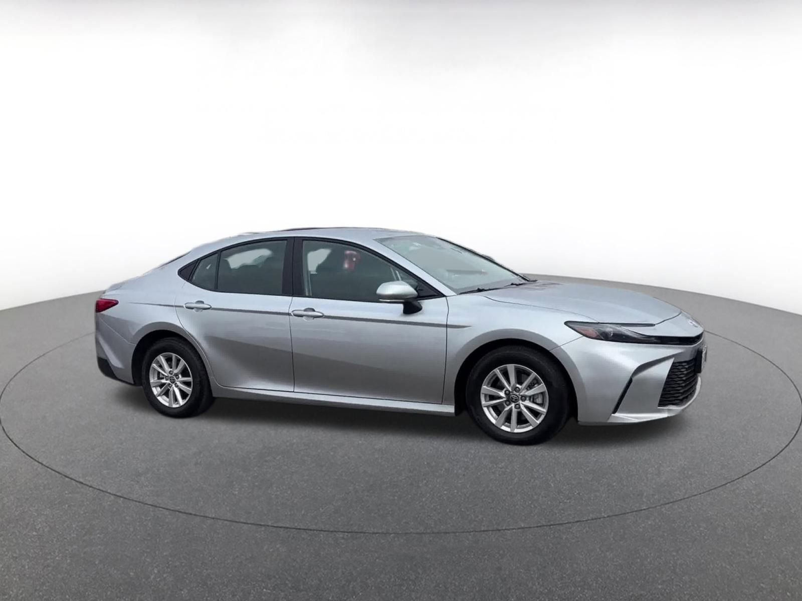 Used 2025 Toyota Camry LE image 2