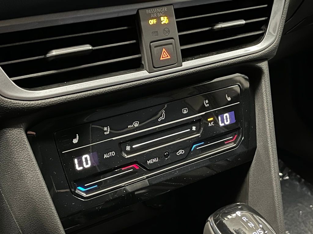 New 2025 Volkswagen Taos SEL image 11