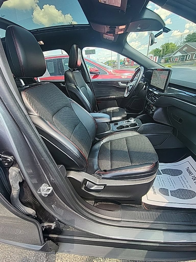 Used 2023 Ford Escape ST-Line w/ Tech Pack #1 AWD/4WD image 18