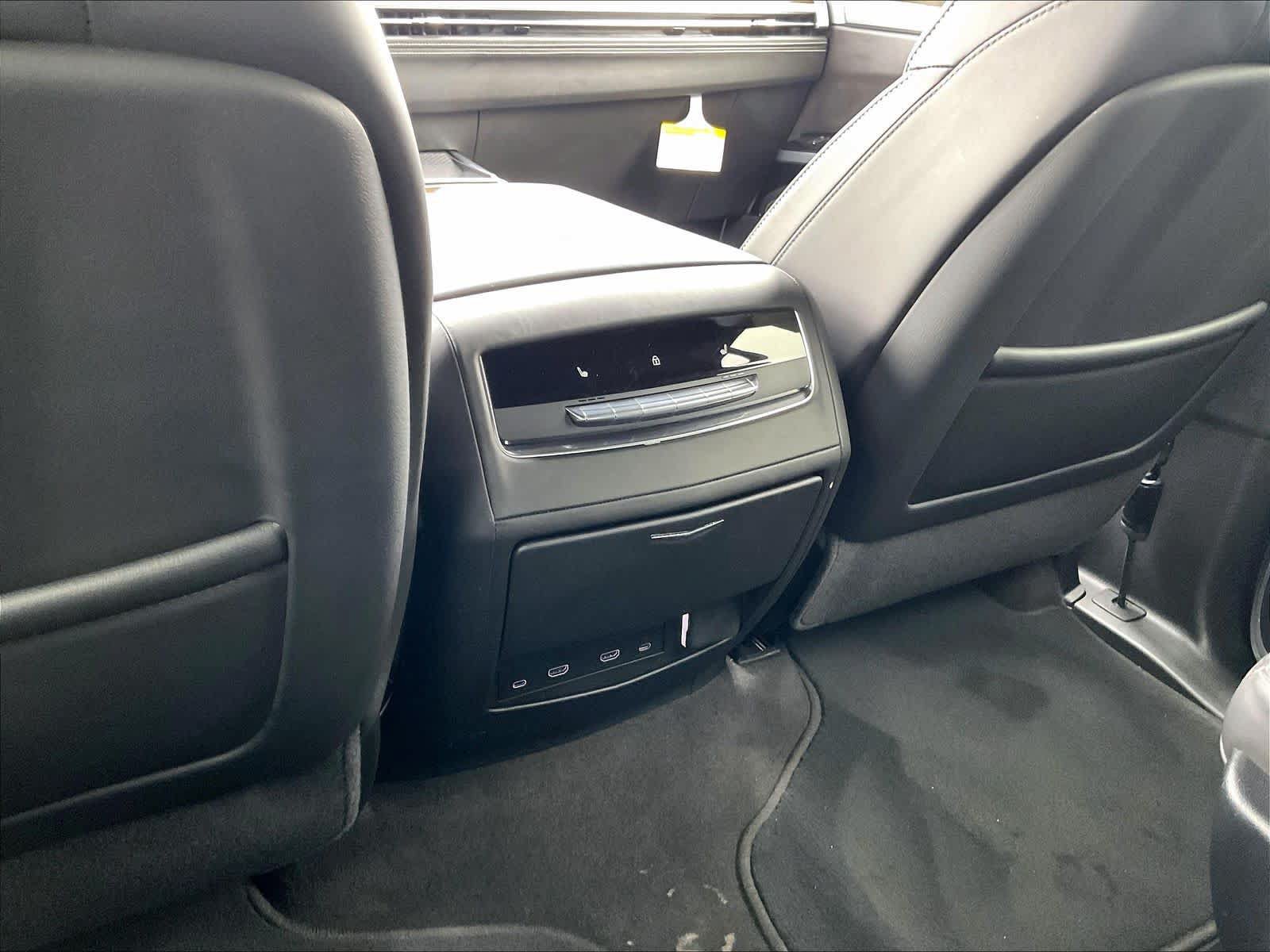 Used 2025 Cadillac Escalade Sport Platinum AWD/4WD image 39