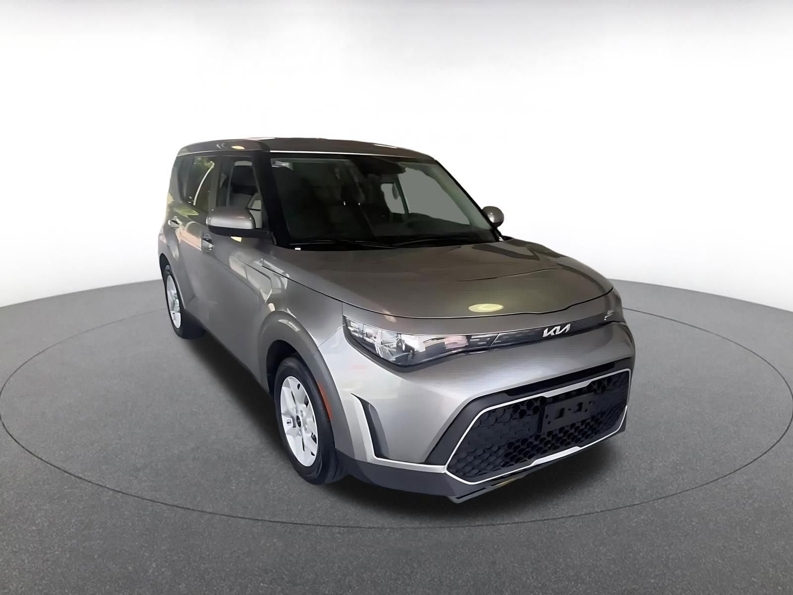 Used 2025 Kia Soul LX w/ LX Technology Package FWD image 3