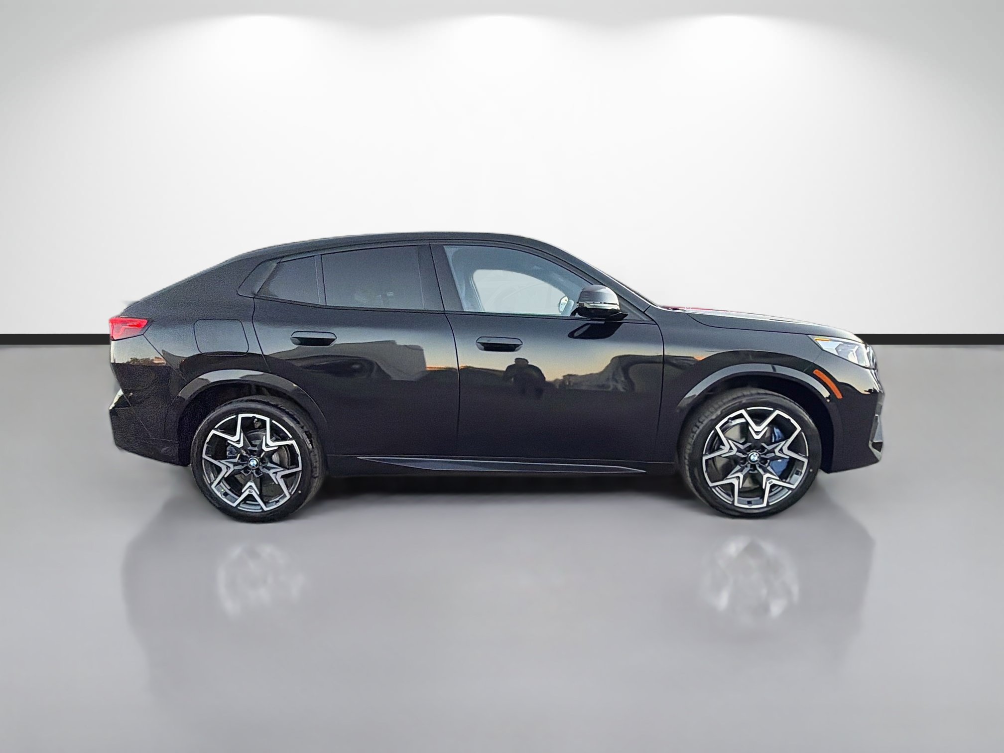New 2027 BMW X2 xDrive28i w/ Technology Package AWD/4WD image 2