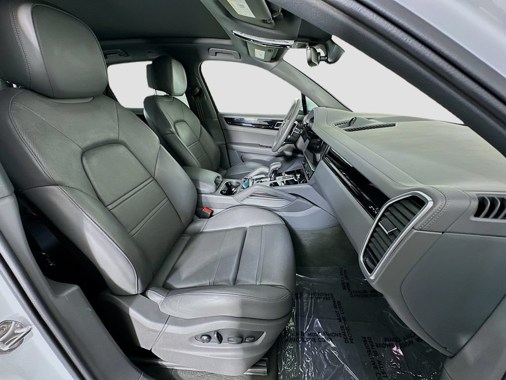 Certified 2022 Porsche Cayenne AWD/4WD image 30