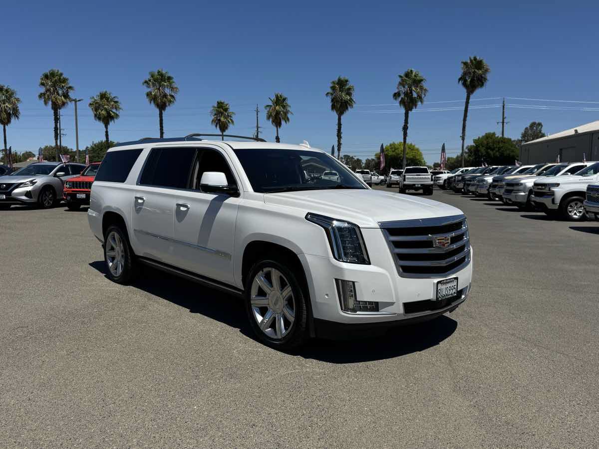 Used 2018 Cadillac Escalade ESV Premium Luxury AWD/4WD image 2