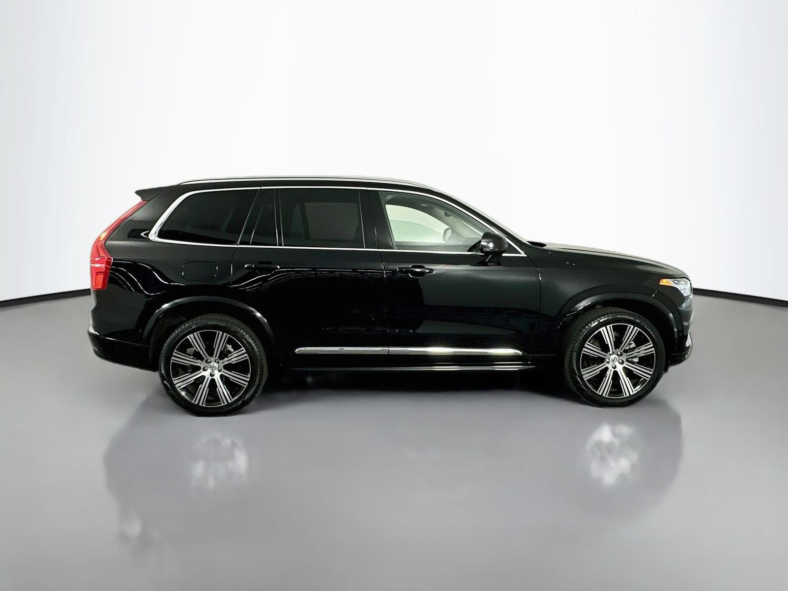 Used 2025 Volvo XC90 B6 Plus w/ Protection Package Premier AWD/4WD image 8