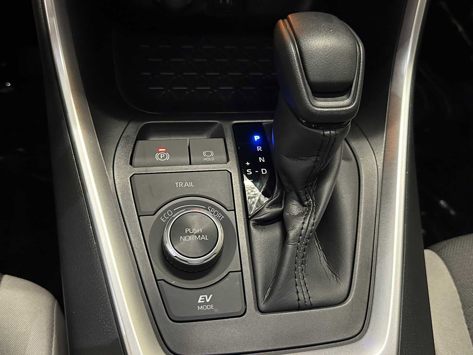 Used 2025 Toyota RAV4 XLE w/ Weather Package image 31