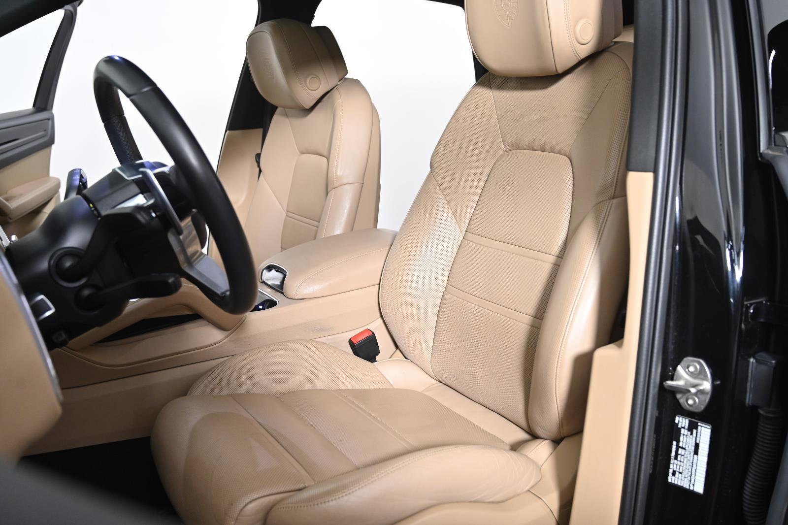 Used 2023 Porsche Cayenne image 23