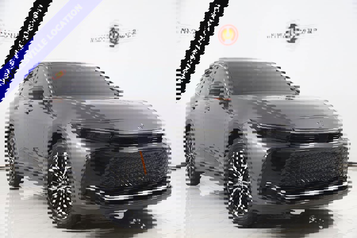 Used 2024 Toyota Crown XLE video 1