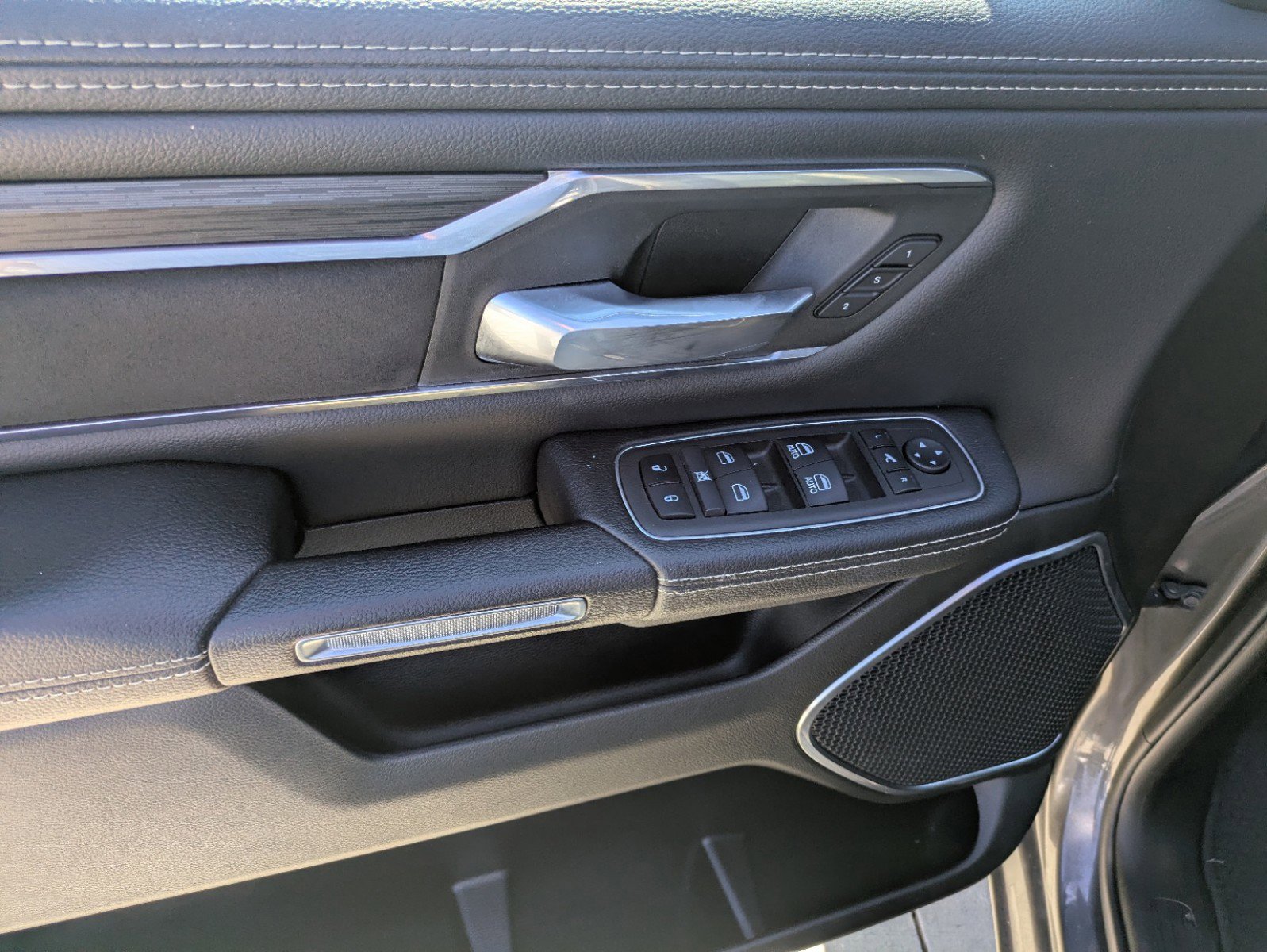 Used 2024 RAM 1500 Laramie RWD image 10