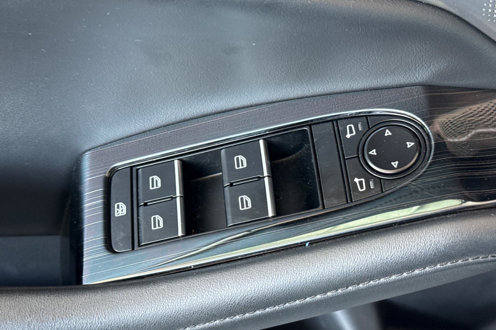 Used 2020 MAZDA MAZDA3 Preferred 4D Hatchback image 13