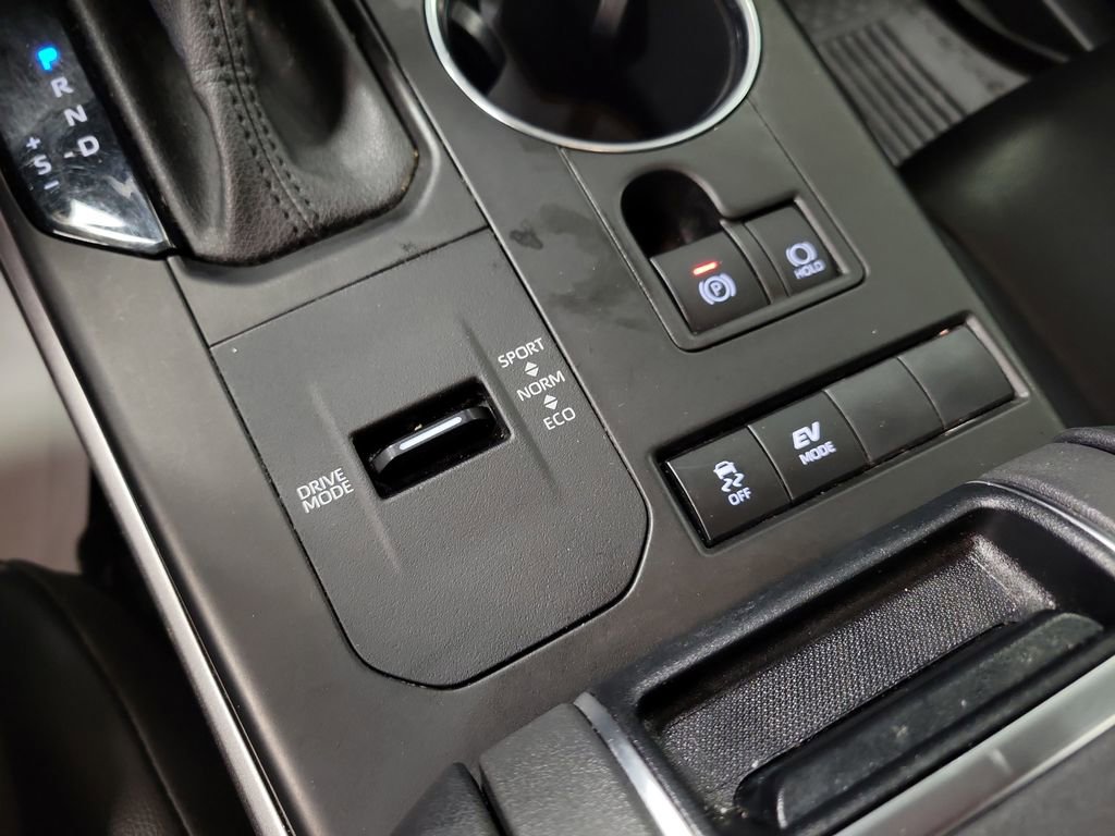 Used 2022 Toyota Highlander XLE FWD image 16