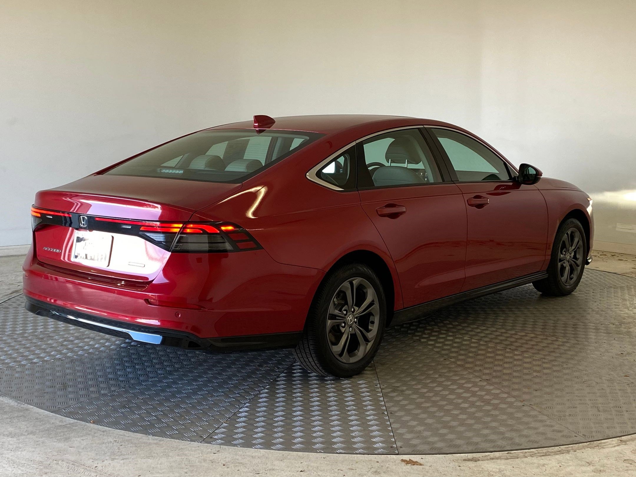 Used 2024 Honda Accord EX-L image 8