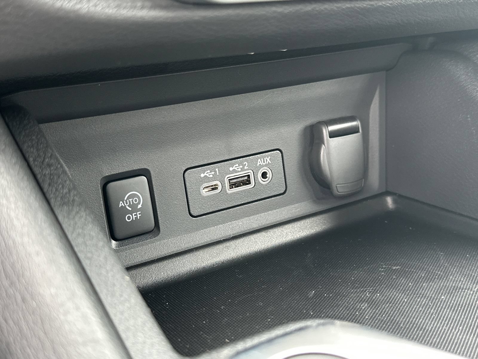 New 2025 Nissan Sentra SV w/ All-Weather Package FWD image 31