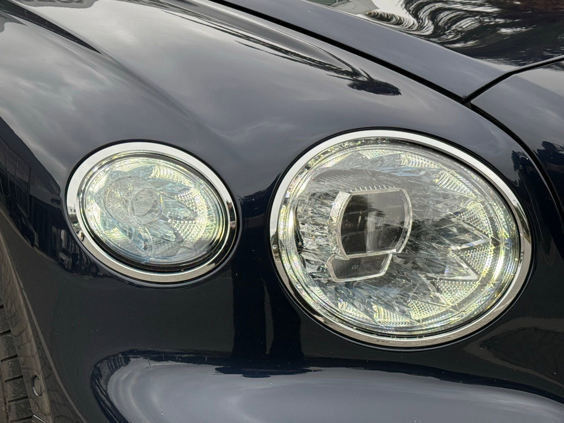 Used 2021 Bentley Flying Spur V8 image 16