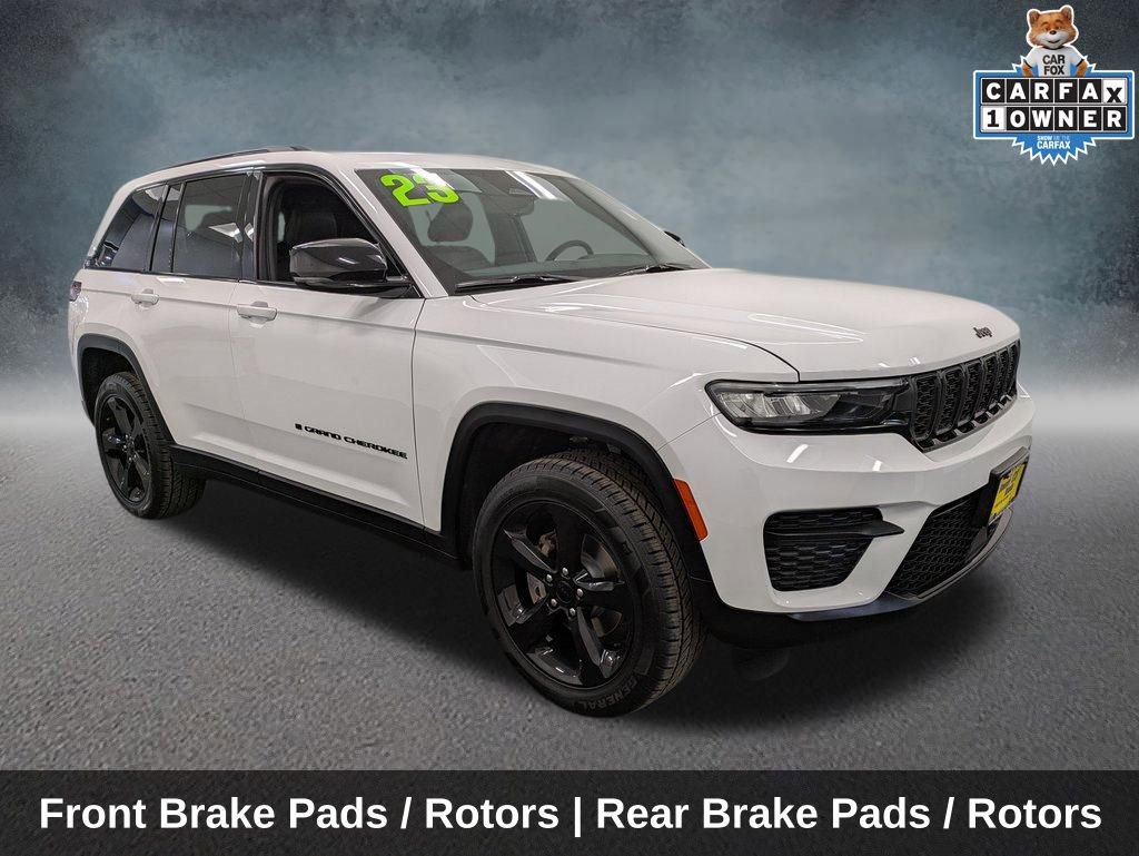 Used 2023 Jeep Grand Cherokee Altitude image 3