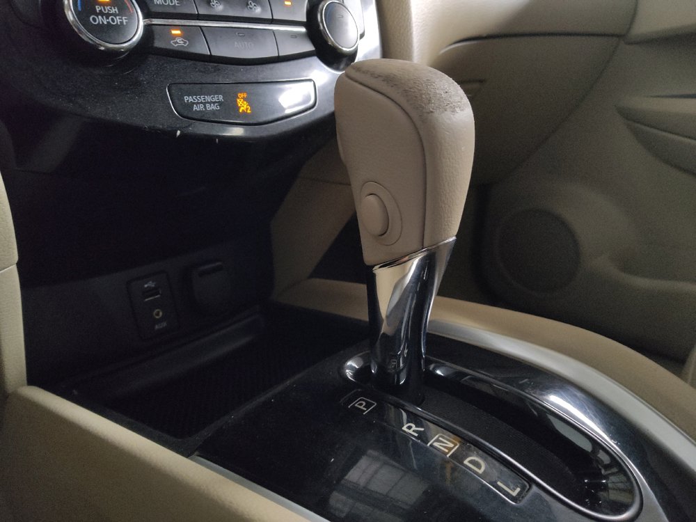 Used 2015 Nissan Rogue SL FWD image 26