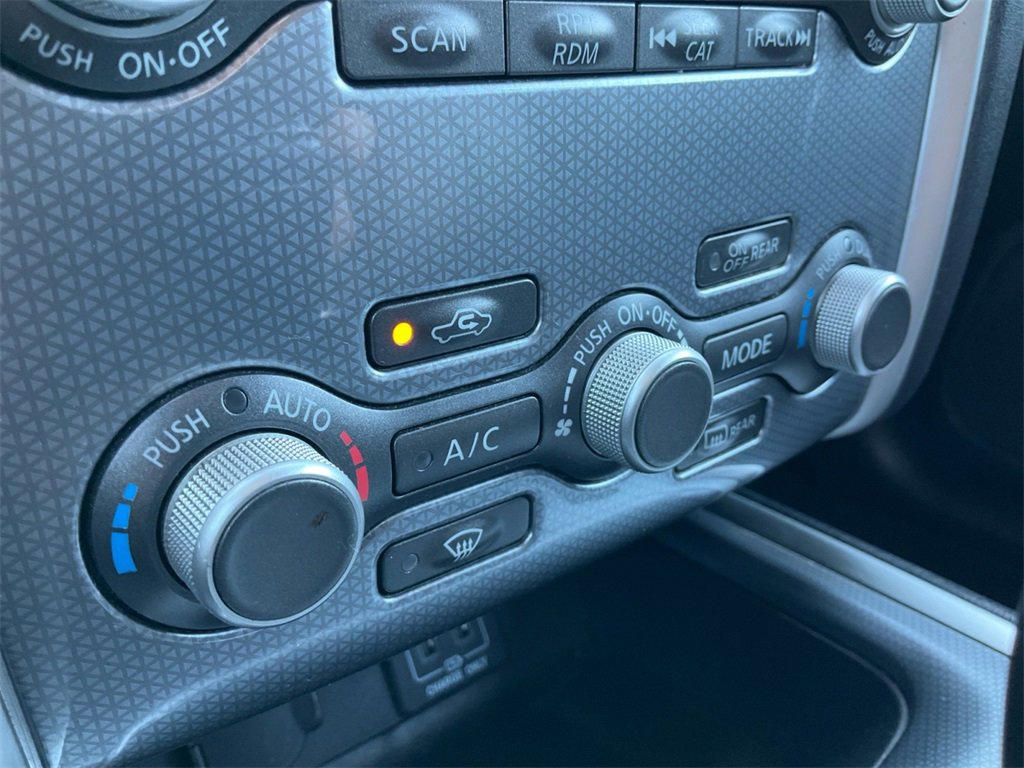 Used 2018 Nissan Pathfinder SL image 25