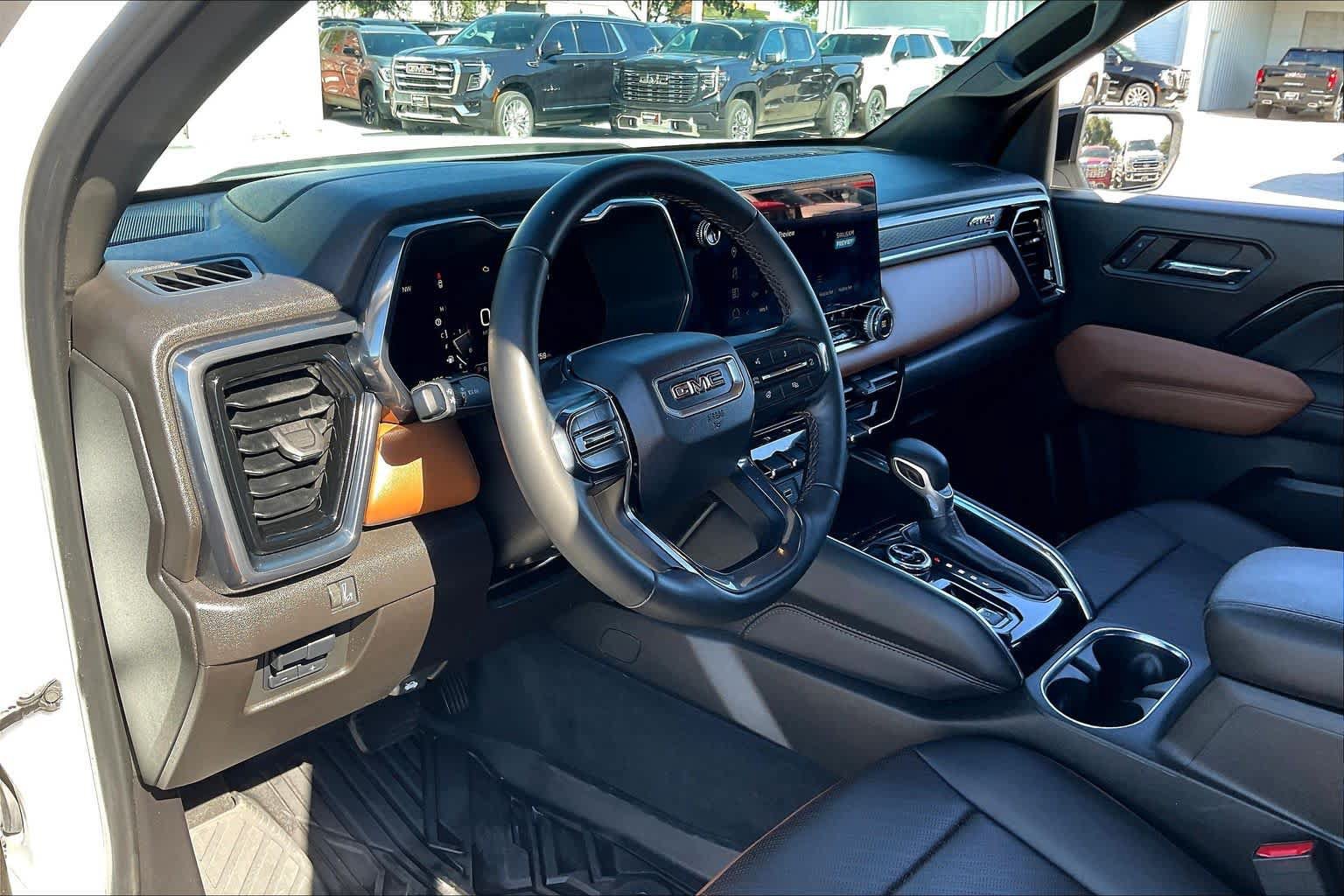 Used 2023 GMC Canyon AT4 w/ AT4 Premium Package AWD/4WD image 18