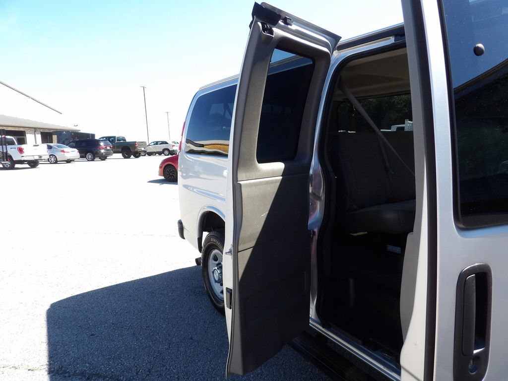 Used 2017 Chevrolet Express 3500 LT w/ LT Preferred Equipment Group RWD image 26