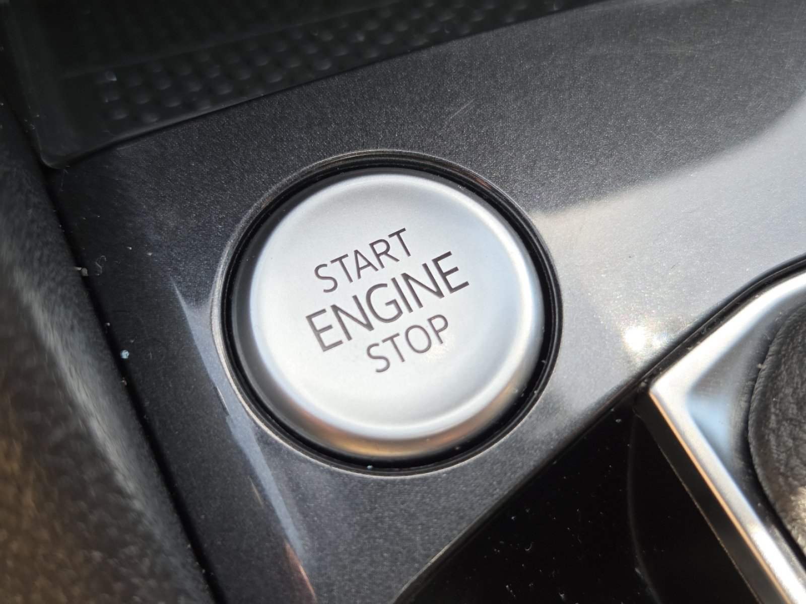 Used 2022 Volkswagen Tiguan SE R-Line AWD/4WD image 38
