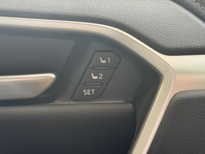Used 2025 Toyota RAV4 Limited w/ Advanced Technology Package AWD/4WD image 15