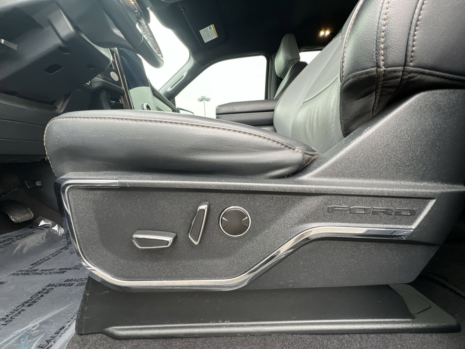 Used 2023 Ford F150 Lightning Lariat image 22