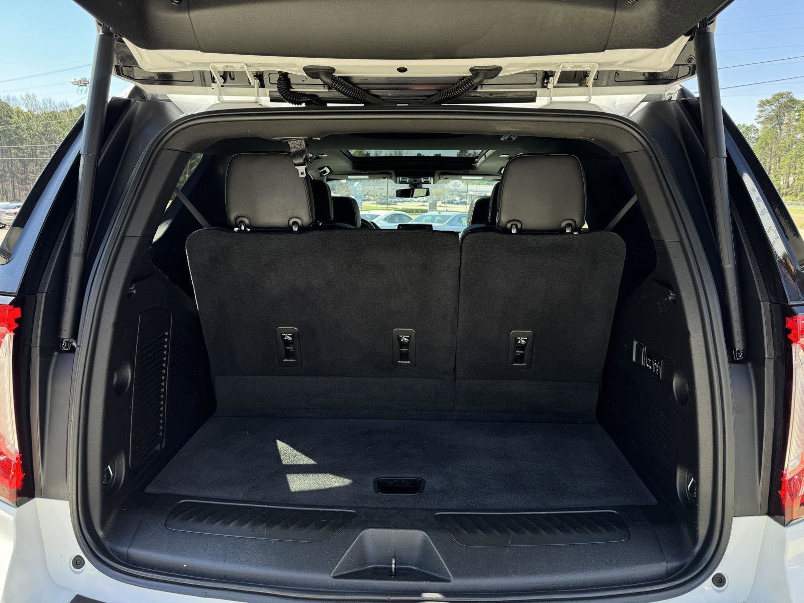 Used 2021 GMC Yukon SLT w/ SLT Luxury Plus Package image 14