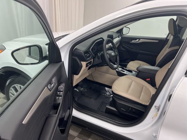 Used 2022 Ford Escape SEL image 12