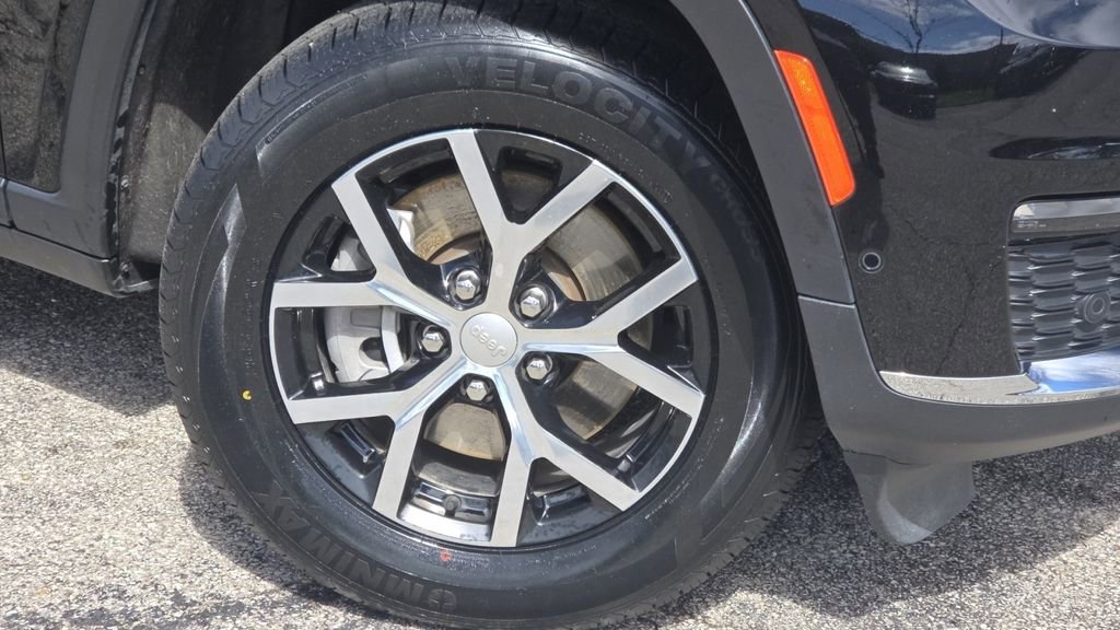 Used 2023 Jeep Grand Cherokee L Limited w/ Luxury Tech Group II image 24