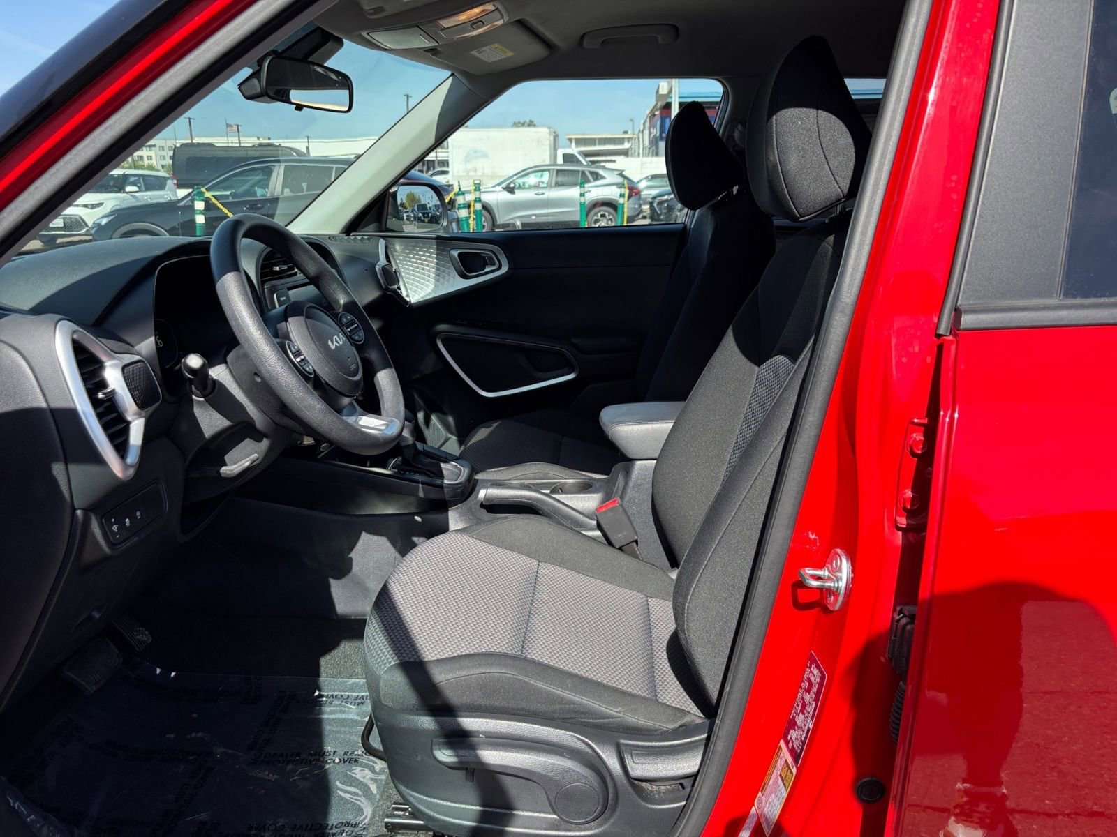 Used 2025 Kia Soul LX w/ LX Technology Package FWD image 24