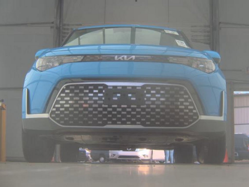 Used 2023 Kia Soul EX image 3