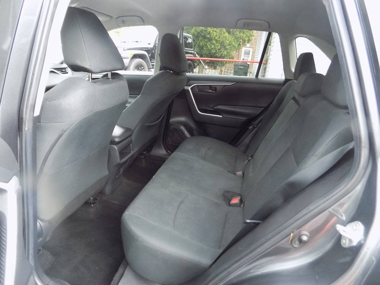 Used 2020 Toyota RAV4 LE w/ Carpet Mat Package AWD/4WD image 12
