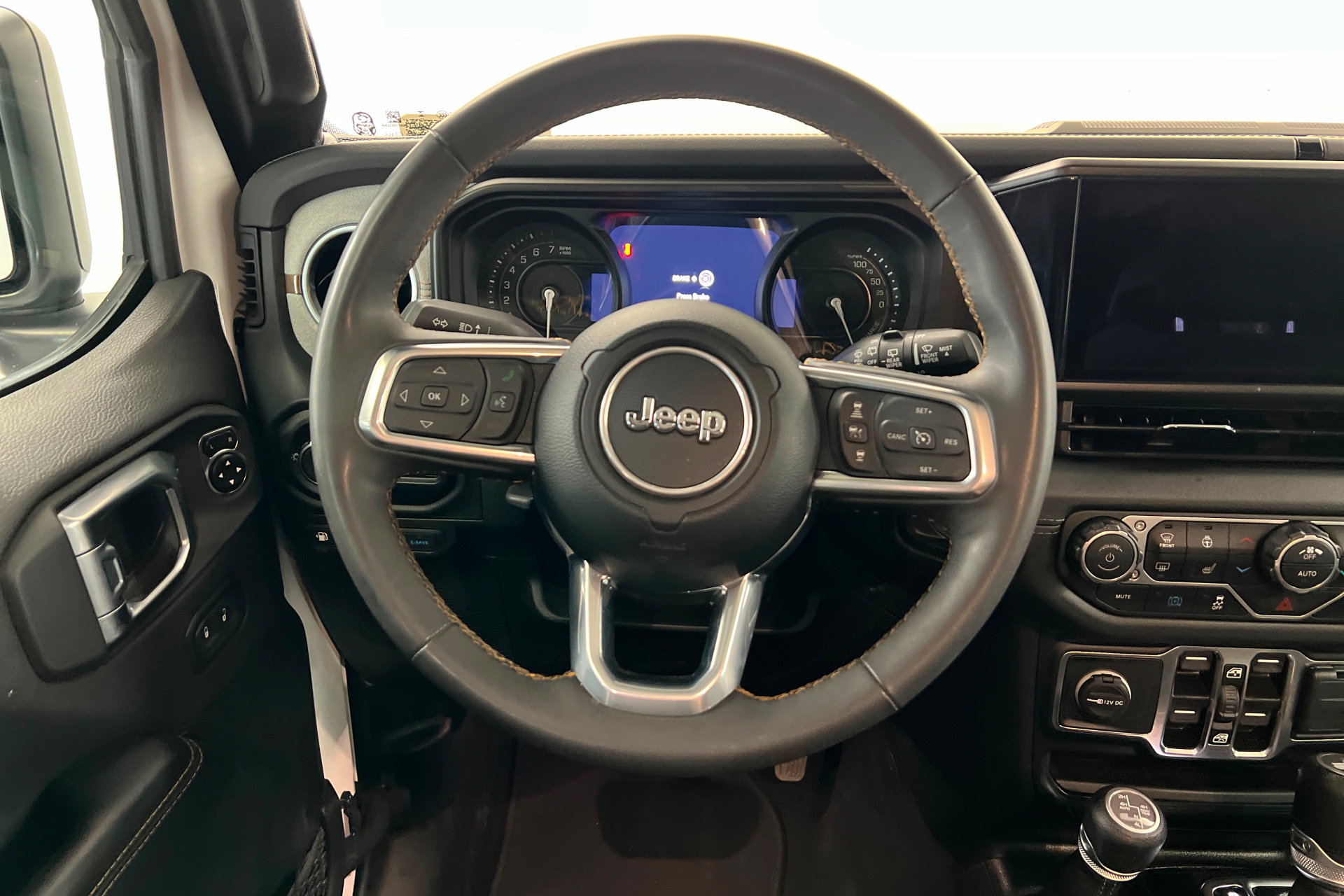 Used 2024 Jeep Wrangler Unlimited Sahara AWD/4WD image 12