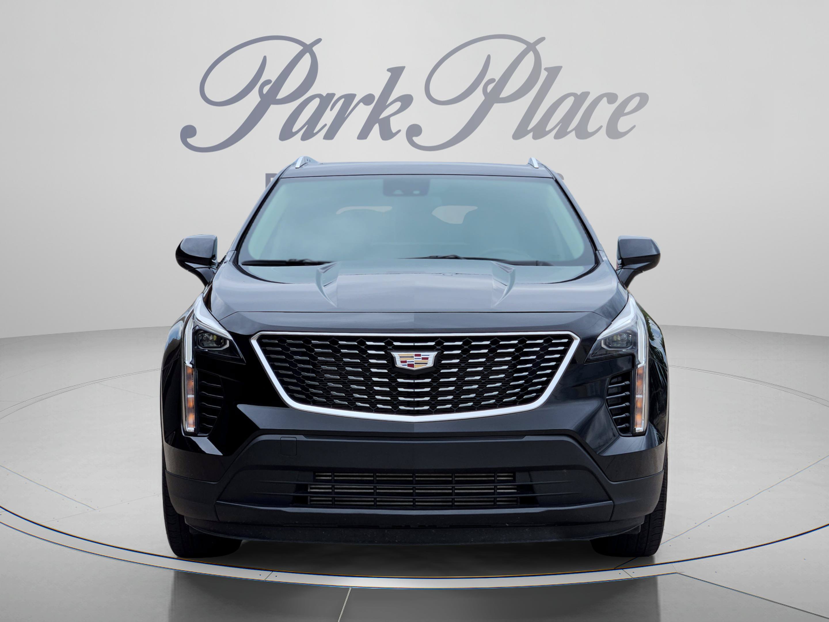 Used 2022 Cadillac XT4 Luxury w/ Cold Weather Package FWD image 9